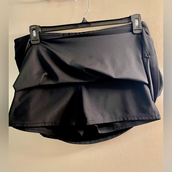T By Talbots Black Skort w/ pocket - Like New.                        SIZE = XLP - Picture 11 of 12